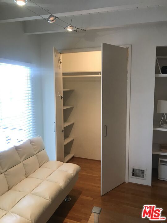 516 N San Vicente Boulevard, West Hollywood CA: https://media.crmls.org/mediaz/3b5f0869-3131-43e1-b71e-85b95aa0df78.jpg