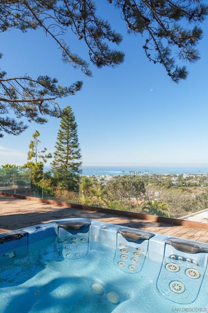 2165 Balboa Ave, Del Mar CA: https://media.crmls.org/mediaz/3b5f463b-a512-492f-a473-1ad2d8b02151.jpg