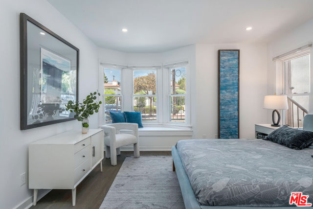 2622 2nd Street, Santa Monica CA: https://media.crmls.org/mediaz/3b5f6969-58be-4991-b4c3-43229645756a.jpg