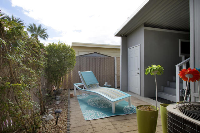 Image 14 of 48 For 14777 Palm Drive  8