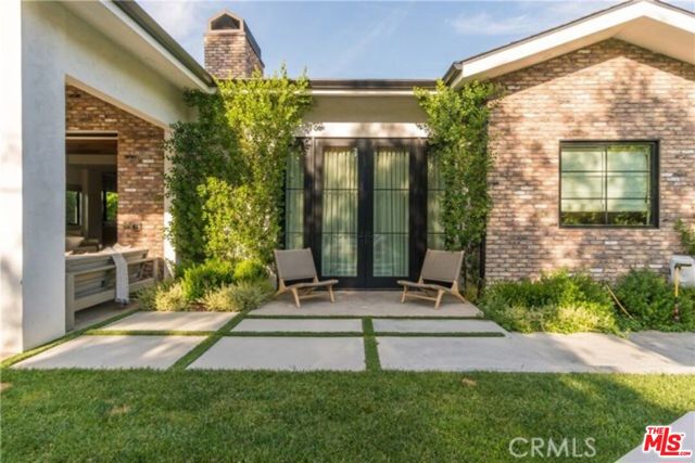 5107 Gaynor Avenue, Encino CA: https://media.crmls.org/mediaz/3b5f935b-ccda-4f09-9719-5cc4564b4392.jpg