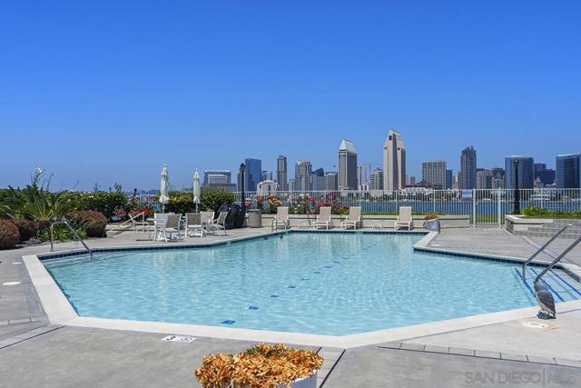 1099 1st St, Coronado CA: https://media.crmls.org/mediaz/3b5fd00d-6a9a-42f4-a8c9-dc549daf983f.jpg
