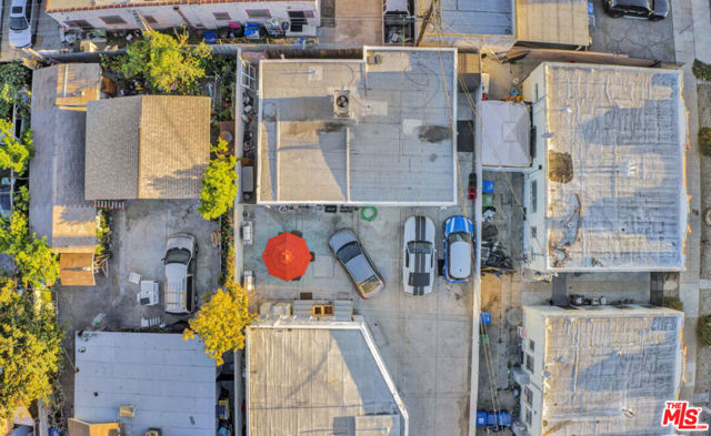 1946 W 39th Street, Los Angeles CA: https://media.crmls.org/mediaz/3b6058cc-dd6f-4e87-aba2-487f59e73f6d.jpg