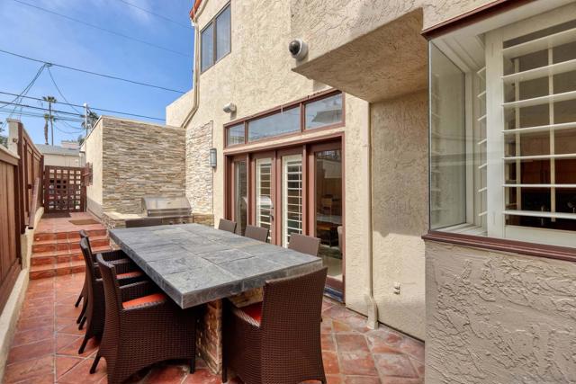 292 Bonair St, La Jolla CA: https://media.crmls.org/mediaz/3b608830-44dd-495c-b034-f54643608f1a.jpg