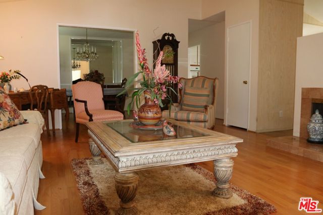 8442 WILBUR Avenue photo 4
