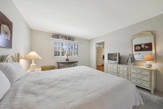 17 La Cerra Circle, Rancho Mirage CA: https://media.crmls.org/mediaz/3b6095af-5679-40b6-8e42-a588f28b40a6.jpg