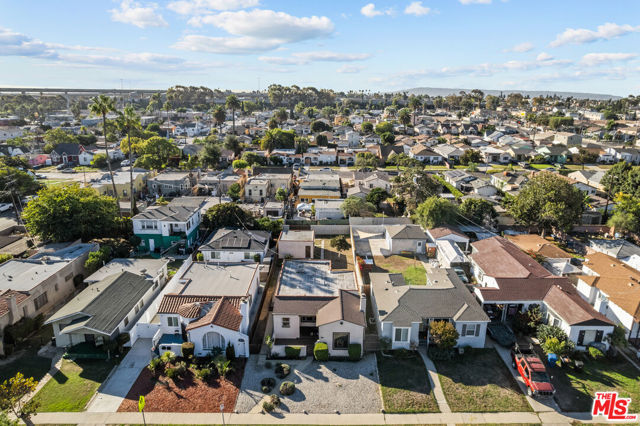 618 W 111th Place, Los Angeles CA: https://media.crmls.org/mediaz/3b60a8b3-e7a5-4911-830a-fa8c54561dbc.jpg