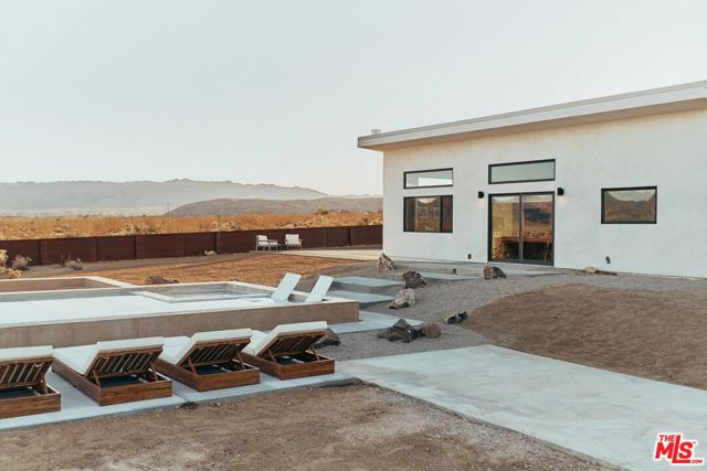 4375 Border Avenue, Joshua Tree CA: https://media.crmls.org/mediaz/3b60b6f7-b823-49d2-8092-cb111f99f22a.jpg