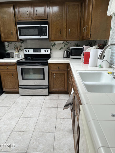 40036 Village 40, Camarillo CA: https://media.crmls.org/mediaz/3b610b27-752a-4bac-8b3d-dd721d524925.jpg