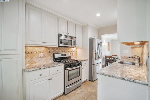 14413 Kings Ct, San Leandro CA: https://media.crmls.org/mediaz/3b611cf6-4390-4fac-9ea3-f4dbe6ef52e4.jpg