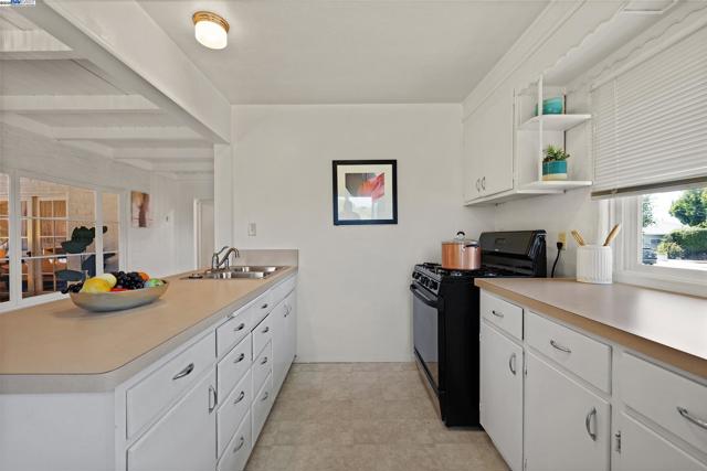 22756 Bayview Ave, Hayward CA: https://media.crmls.org/mediaz/3b6125c7-eec2-473b-8091-bf9ec4d6452b.jpg
