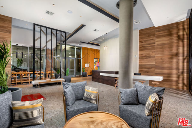 750 S Oxford Avenue, Los Angeles CA: https://media.crmls.org/mediaz/3b622c0a-b20c-4fd5-8f75-af5dea3aecc5.jpg