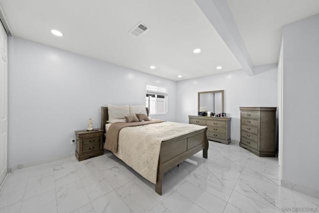 619 Dorothy St, El Cajon CA: https://media.crmls.org/mediaz/3b624140-9273-4b09-a79b-97b1da2f28e4.jpg