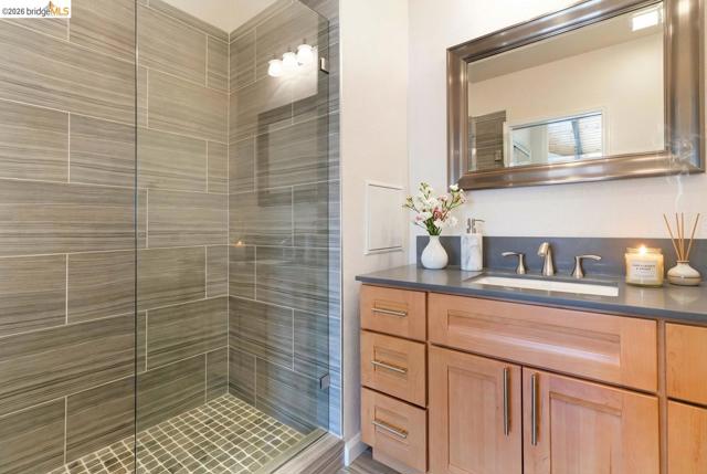 1881 Grand View Drive, Oakland CA: https://media.crmls.org/mediaz/3b625065-cd04-4529-b440-67f753fac173.jpg