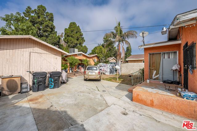 7805 Whitsett Avenue, Los Angeles, California 90001, ,Multi-Family,For Sale,Whitsett,24437463