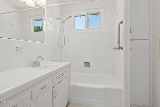 4226 Hitch Boulevard, Moorpark CA: https://media.crmls.org/mediaz/3b628009-838e-4730-a837-d3b314617451.jpg