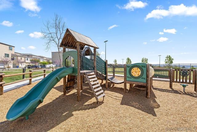 5230 Calle Rockfish, San Diego CA: https://media.crmls.org/mediaz/3b63171a-15ab-4434-a728-2e1d5f6247e0.jpg