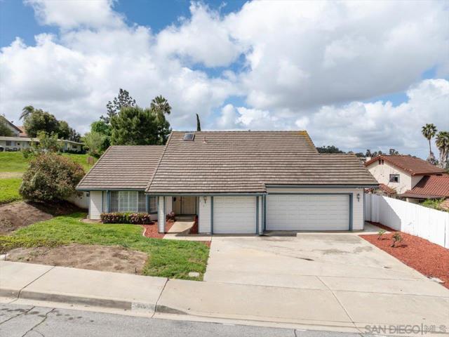 815 Boyle Ave, Escondido CA: https://media.crmls.org/mediaz/3b63398b-4538-478d-b1f7-b07ba9d8b7df.jpg