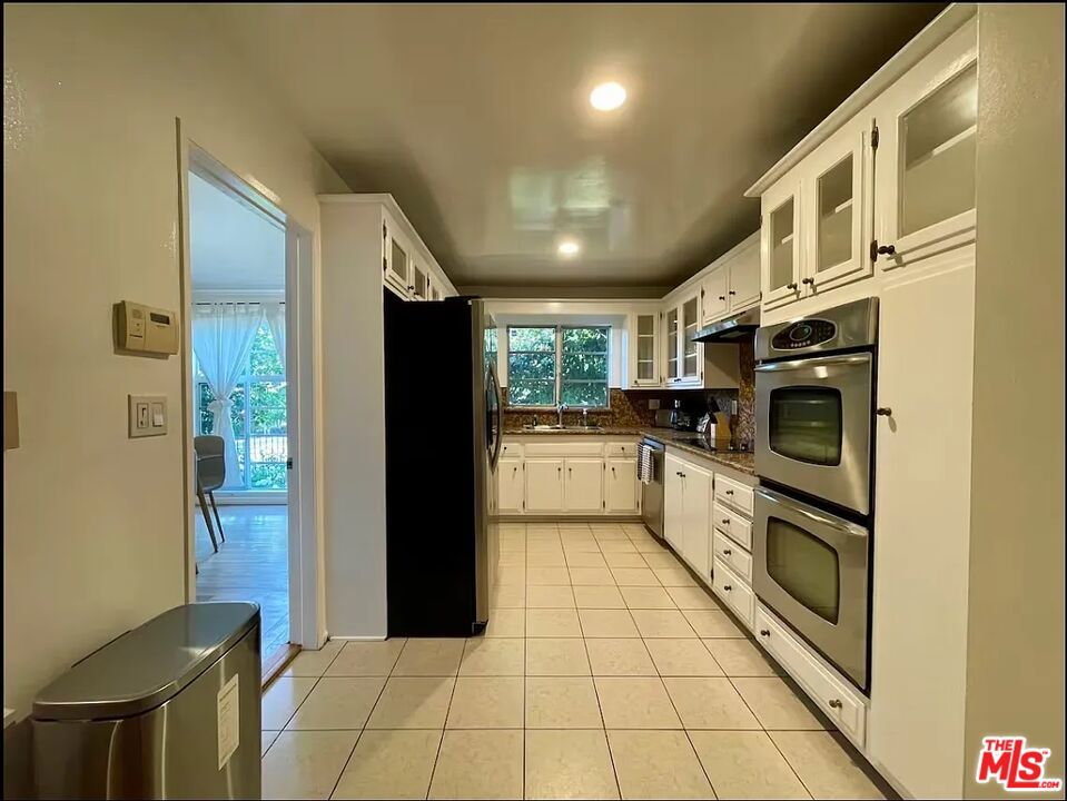 https://media.crmls.org/mediaz/3b637b23-071b-430a-90a5-24ece439d749.jpg?preset=X-Large