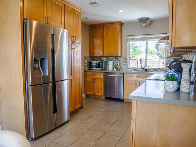 27941 Emerson Avenue, Hayward CA: https://media.crmls.org/mediaz/3b638621-9994-44a2-8ec4-ed29e5ea9cc9.jpg