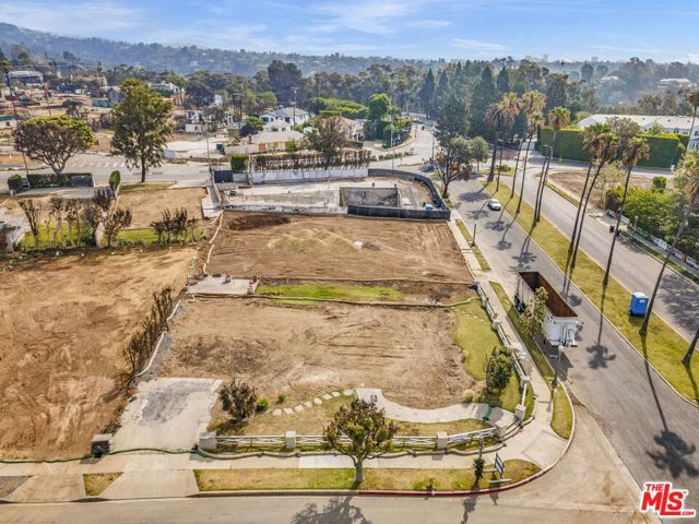 14827 Pampas Ricas Boulevard, Pacific Palisades CA: https://media.crmls.org/mediaz/3b640a3c-adf7-476b-9a7e-104457b8b8bd.jpg