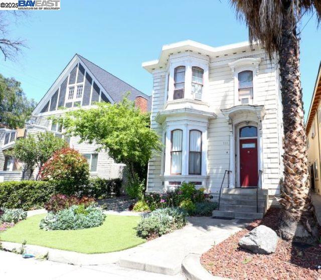 712 S 2Nd St, San Jose CA: https://media.crmls.org/mediaz/3b64d936-7d7b-4af8-b9b8-0edeb8b5a273.jpg