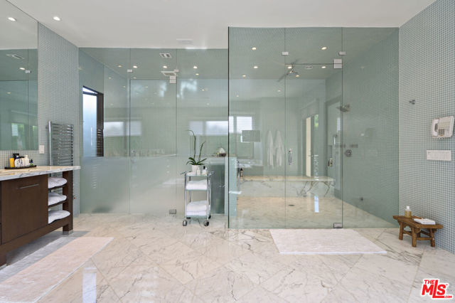 623 N ALTA Drive, Beverly Hills CA: https://media.crmls.org/mediaz/3b64dfb2-3f52-4dd7-8ca3-0c5752288d7a.jpg