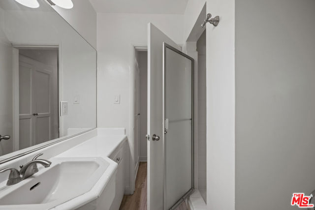 605 S Barrington Avenue, Los Angeles CA: https://media.crmls.org/mediaz/3b651591-24e3-498f-8c6a-87789e169203.jpg