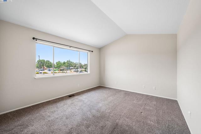 1970 Knollcrest Ln, Tracy CA: https://media.crmls.org/mediaz/3b6517dc-2e8b-4a48-b67e-381dcbf0cfcd.jpg