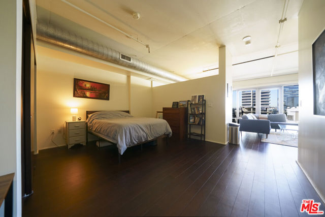 1100 S Hope Street, Los Angeles CA: https://media.crmls.org/mediaz/3b657455-f6fc-4ed6-aefb-b78e0cfe4cb5.jpg