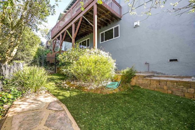 3218 Oakes Dr, Hayward CA: https://media.crmls.org/mediaz/3b6575ea-2262-412f-b23e-6d61f793d64c.jpg