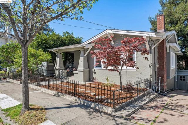 21 Portsmouth Road, Piedmont CA: https://media.crmls.org/mediaz/3b657da4-5d52-4364-98e3-d2d8dafed08d.jpg