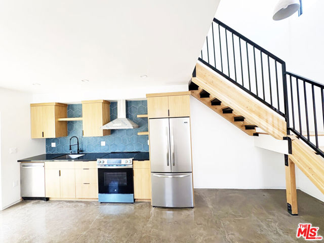 1340 1/2 2nd Avenue, Los Angeles CA: https://media.crmls.org/mediaz/3b659fb1-c683-49a5-9e85-c9a125a36b30.jpg