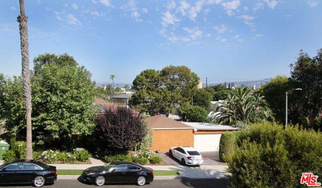 1807 Cochran Place, Los Angeles CA: https://media.crmls.org/mediaz/3b65f933-066c-4a99-b2f5-9036239ff2f7.jpg