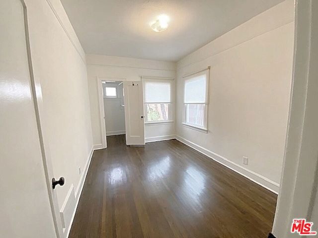 25 Falcon Avenue, Long Beach CA: https://media.crmls.org/mediaz/3b65fe50-ab79-48f2-8581-dcfeb8542a75.jpg