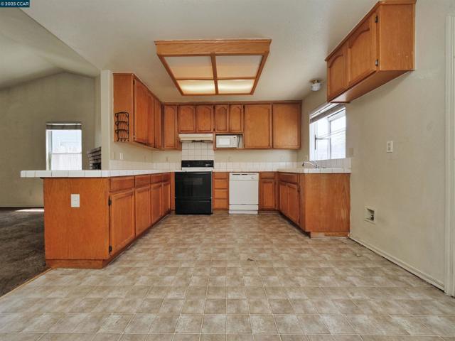 4212 Dunster Drive, Salida CA: https://media.crmls.org/mediaz/3b664c75-ad71-44d6-b96a-2f3a009d0934.jpg