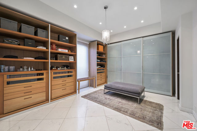623 N ALTA Drive, Beverly Hills CA: https://media.crmls.org/mediaz/3b666421-ef6d-48ba-ab7e-e08b4a1b67e8.jpg