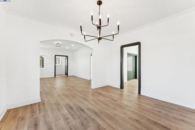 2734 Macarthur Blvd, Oakland CA: https://media.crmls.org/mediaz/3b6679de-35f8-464c-8c4a-2ffa31652b5e.jpg