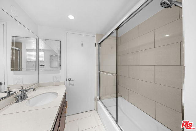 148 S Reeves Drive, Beverly Hills CA: https://media.crmls.org/mediaz/3b66e737-6440-497f-bb53-fe60f52f92dc.jpg