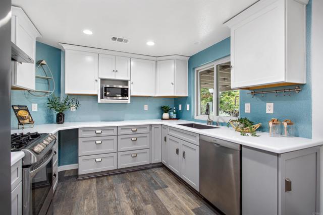 Detail Gallery Image 2 of 48 For 1485 Los Cedros Ln, Escondido,  CA 92026 - 3 Beds | 2/1 Baths