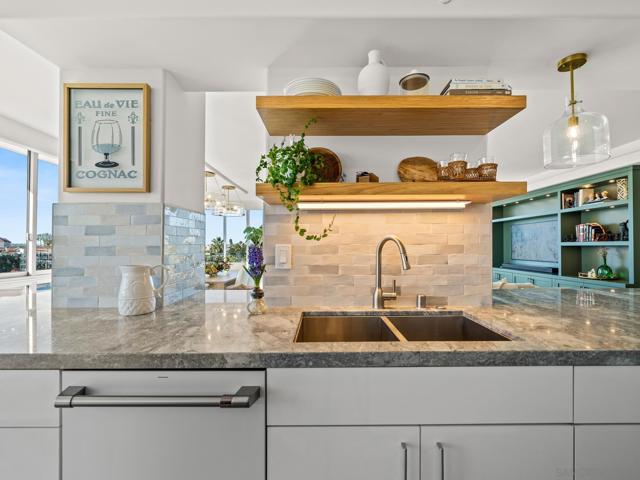 Image 24 of 60 For 1750 Avenida Del Mundo  404