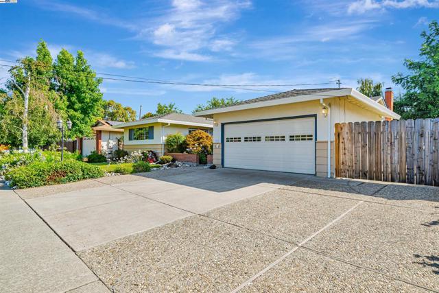 9694 Ashby way, San Ramon CA: https://media.crmls.org/mediaz/3b680d63-fc06-48c7-a50a-571285fd3ffb.jpg