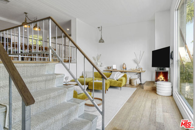 657 Mildred Avenue, Venice CA: https://media.crmls.org/mediaz/3b683c18-cc22-43be-9f16-d6ec6b2f3db1.jpg
