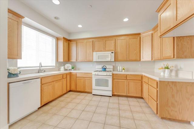 18439 Jade Lane, Morgan Hill CA: https://media.crmls.org/mediaz/3b689fc7-66d5-4a35-9c16-aceb68c0833c.jpg