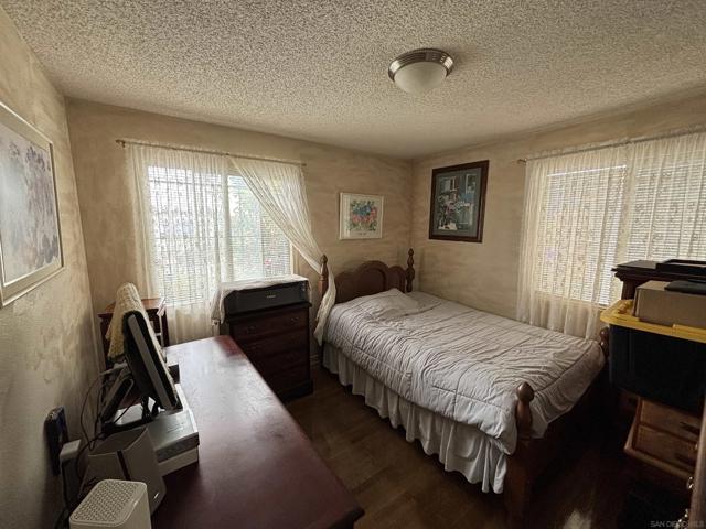872 74 Duval St, San Diego CA: https://media.crmls.org/mediaz/3b68e39d-8a8c-4157-98a4-718ff1f0f38d.jpg