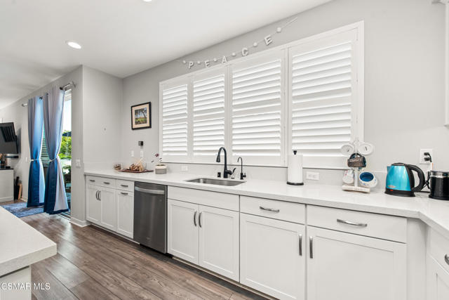 1830 Poppy Drive, Simi Valley CA: https://media.crmls.org/mediaz/3b68f134-1a60-4dbf-8409-0bd5b9015cd3.jpg
