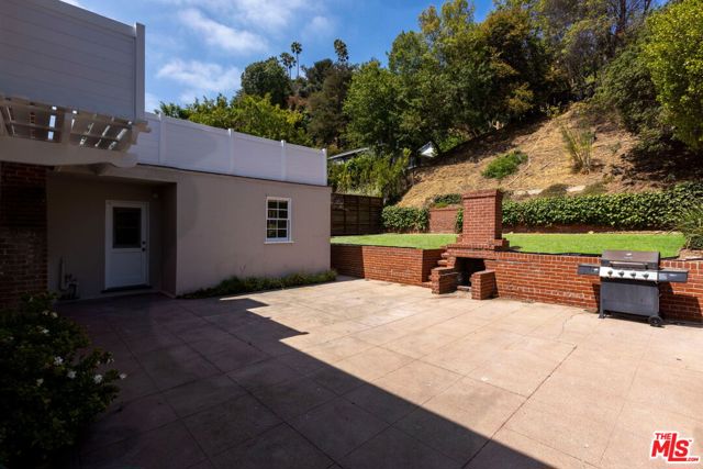 2547 Canyon Drive, Los Angeles CA: https://media.crmls.org/mediaz/3b69348e-1209-4450-befa-5dd10a8f88a8.jpg