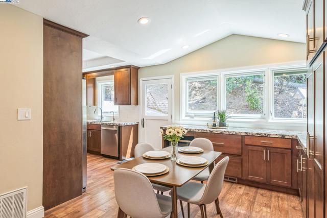 18698 Cull Canyon Rd, Castro Valley CA: https://media.crmls.org/mediaz/3b69a6d2-349c-4034-ab4e-d3948fedd4a5.jpg