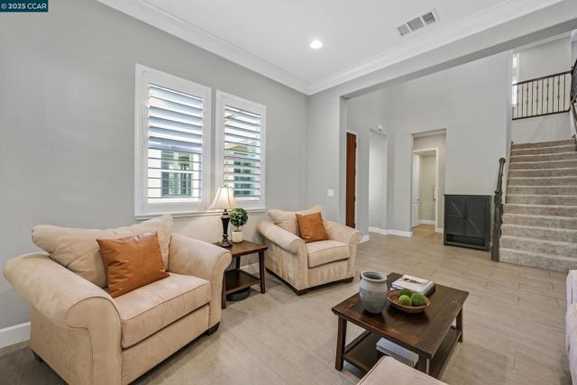 5057 Volterra Ct, Dublin CA: https://media.crmls.org/mediaz/3b6ab404-614d-404f-993e-a50686500fd7.jpg