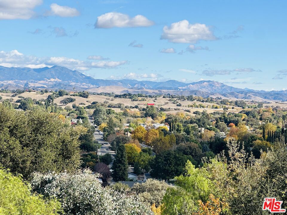 https://media.crmls.org/mediaz/3b6be5c4-2a22-4596-9630-65e5d2adcc46.jpg?preset=X-Large